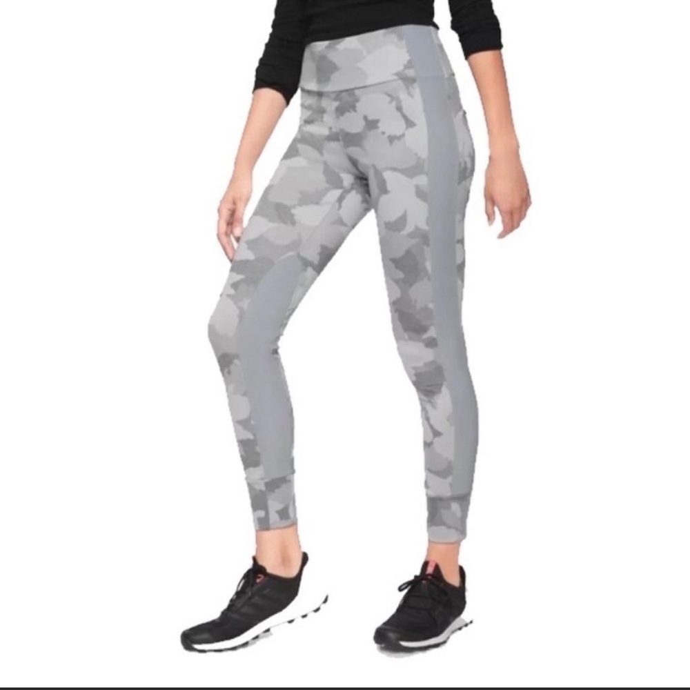 🌿Final Sale Athleta Light Gray Essex Camo Hybrid‎ Tight Legging